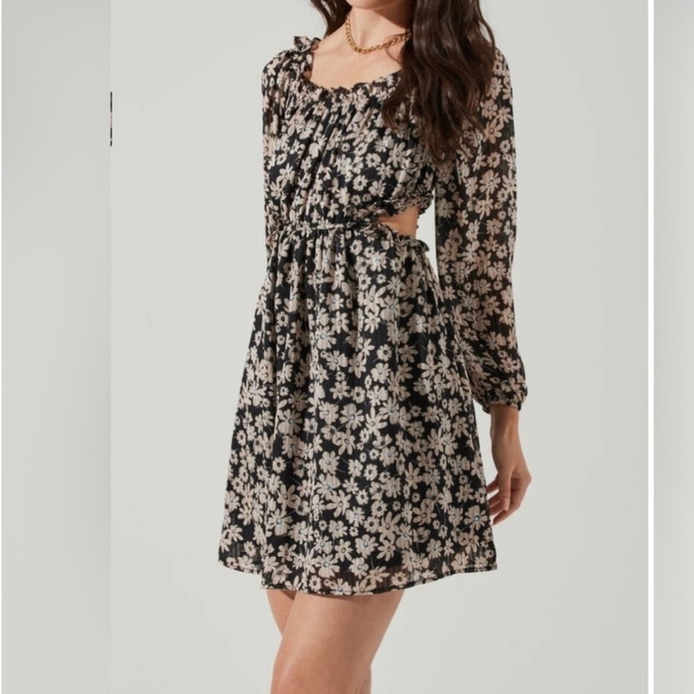 NWT ASTR the label black floral side cutout short dress long Sleeve neutral tan